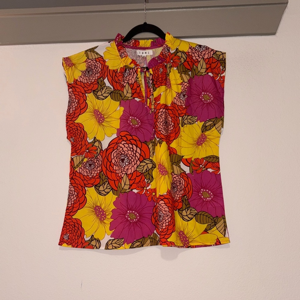 THML Floral Top SZ M NWOT - Picture 2 of 6